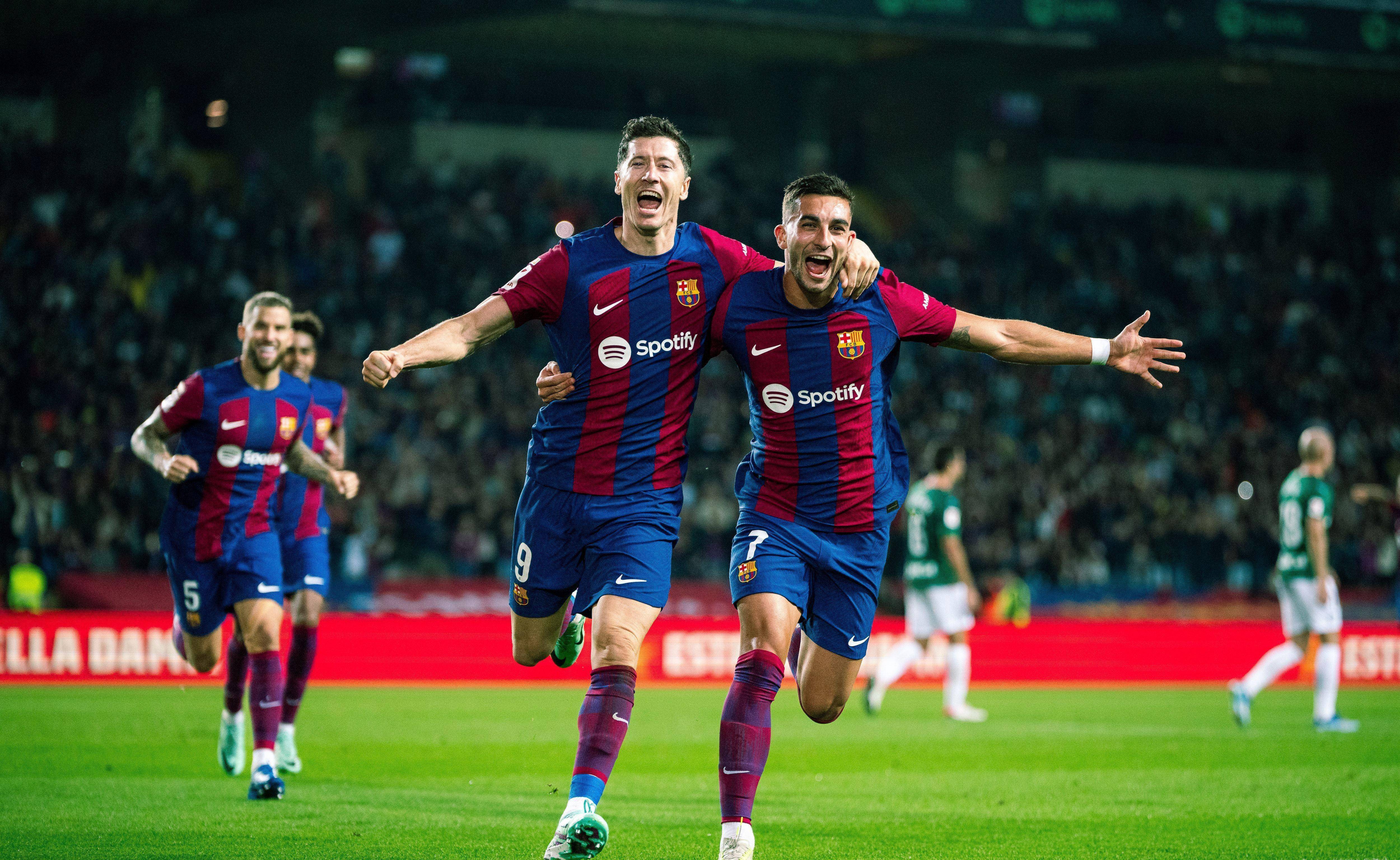 阿森纳轻取曼联,莱万补时绝平世界杯 阿森纳轻取曼联,莱万补时绝平世界杯