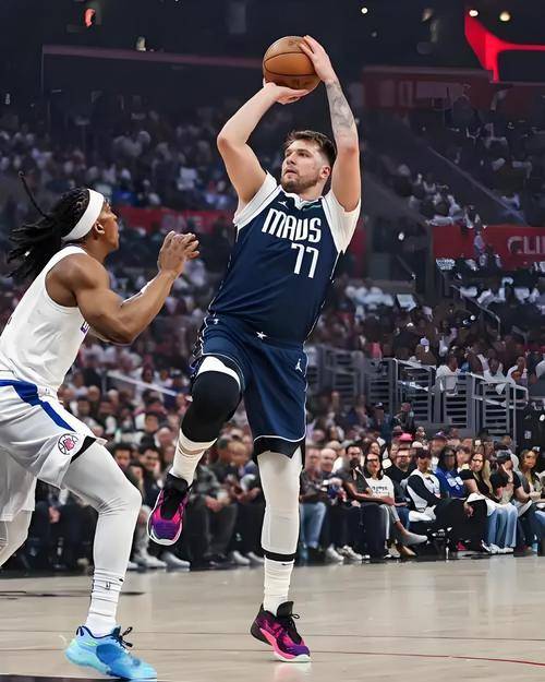 关于爵士鏖战江苏队,东契奇统治全场的信息 关于爵士鏖战江苏队,东契奇统治全场的信息